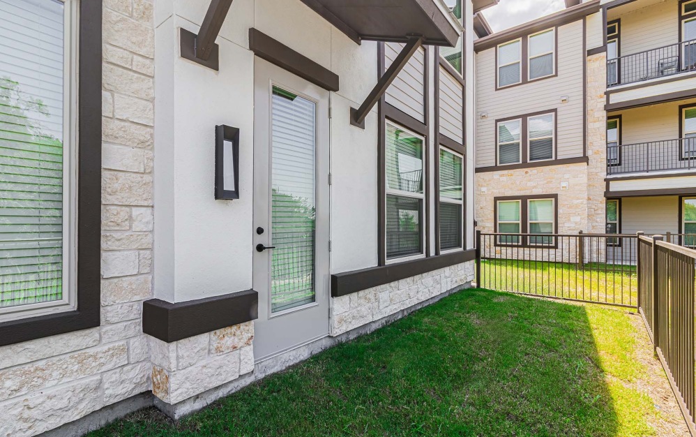 TH2 - 2 bedroom floorplan layout with 2.5 bathrooms and 1671 square feet (View 3
)