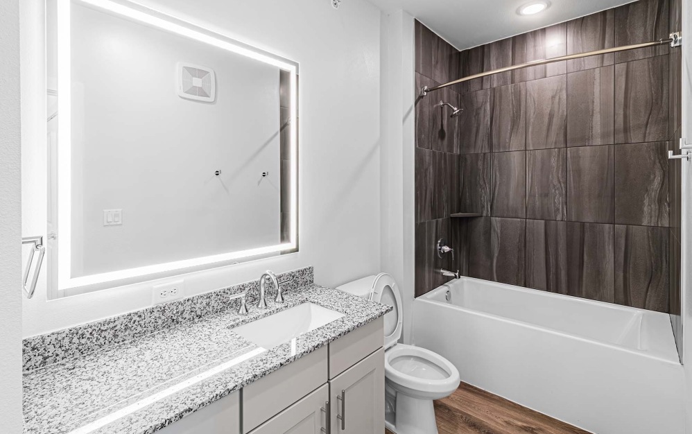 B2-G - 2 bedroom floorplan layout with 2 bathrooms and 1139 square feet (View 7
)